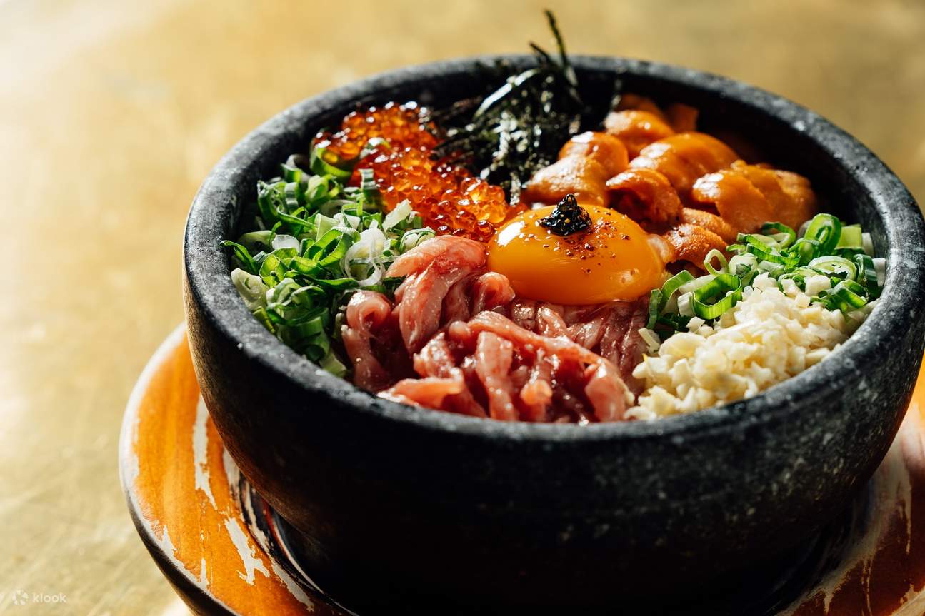 四人同享雲丹和牛石鍋燒